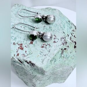 Silpada 🦄Rare VHTF Sterling Silver, Pearl & Peridot Locking Wire Drop Earrings